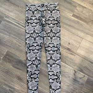 Solow sport leggings - snake skin print size s